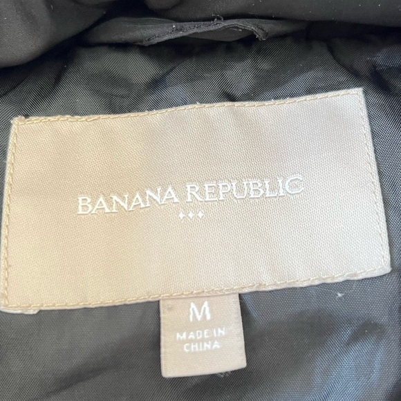 Banana Republic Factory black faux fur hood puffer winter coat size medium - Picture 7 of 9